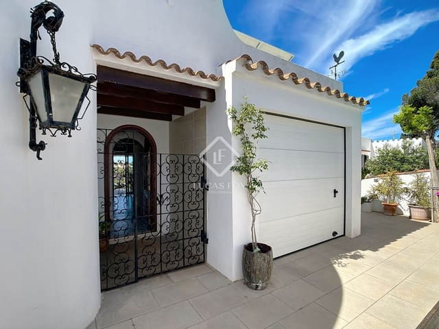 3 soverom Villa til salgs i Ciutadella de Menorca med svømmebasseng garasje - € 1 050 000 (Ref: 8969410)