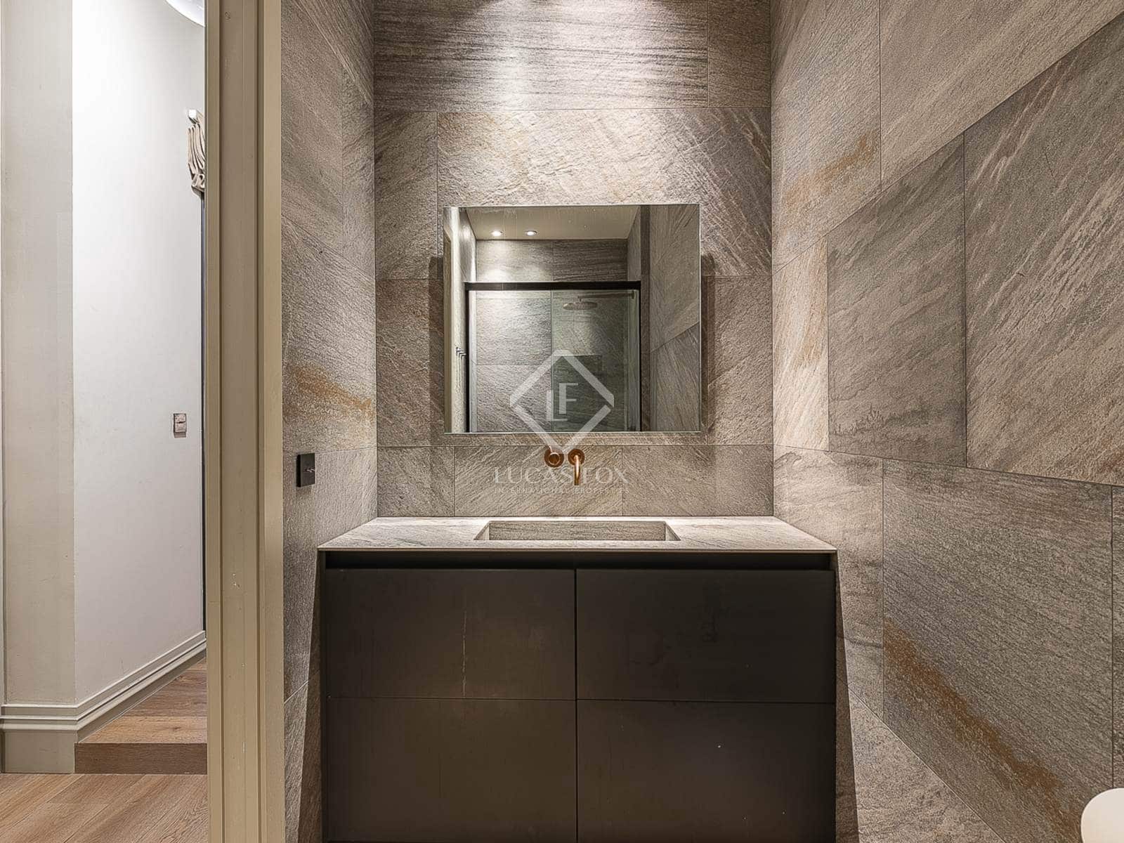 2 slaapkamer Appartement te koop in Barcelona stad - € 949.000 (Ref: 8969524)