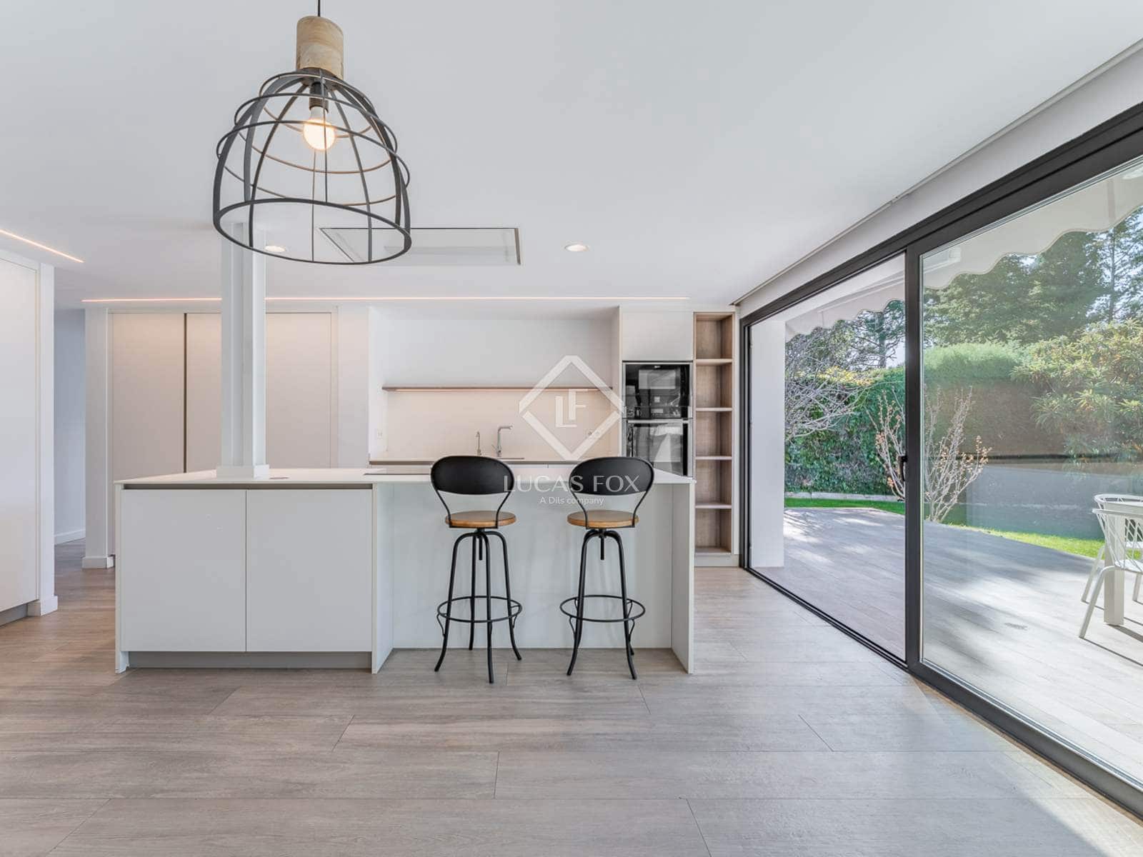 5 soveværelse Villa til salg i Pozuelo de Alarcon med swimmingpool garage - € 2.625.000 (Ref: 8971127)