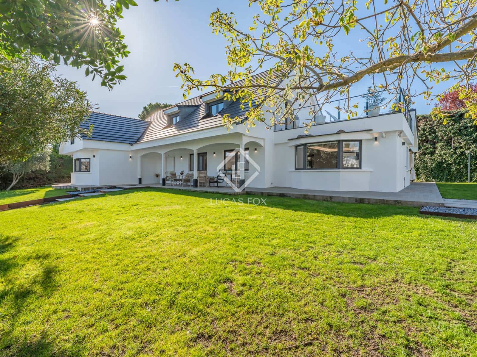 5 soveværelse Villa til salg i Pozuelo de Alarcon med swimmingpool garage - € 2.625.000 (Ref: 8971127)