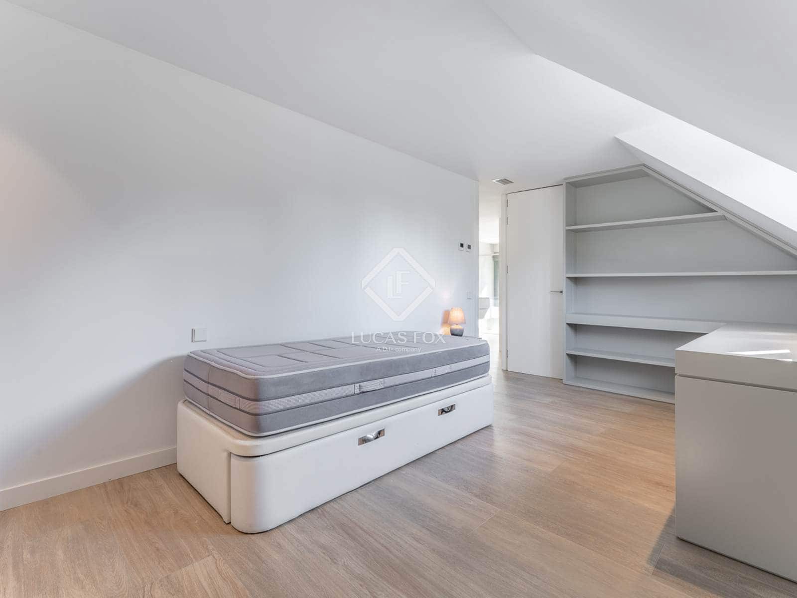 5 soveværelse Villa til salg i Pozuelo de Alarcon med swimmingpool garage - € 2.625.000 (Ref: 8971127)