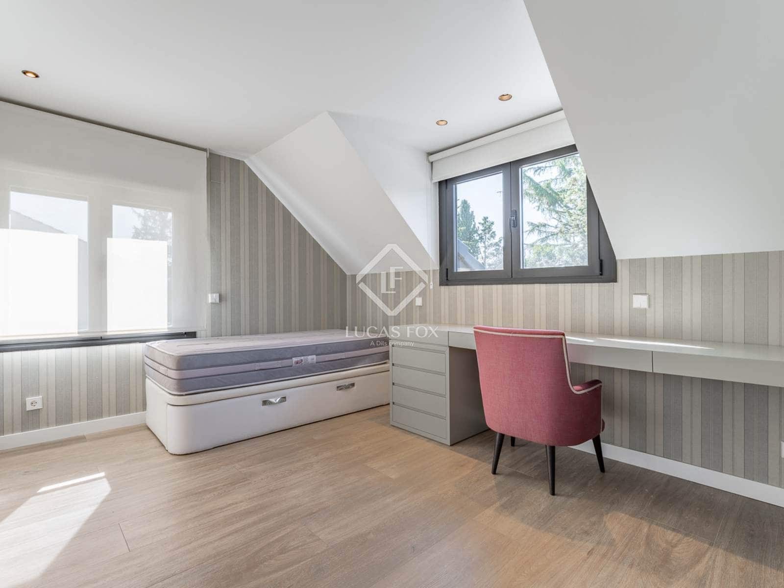 5 soveværelse Villa til salg i Pozuelo de Alarcon med swimmingpool garage - € 2.625.000 (Ref: 8971127)