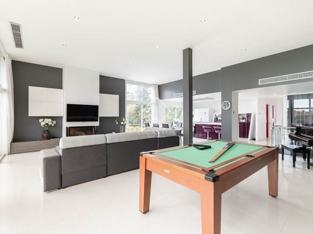 Villa/Maison de 7 chambres à louer à Castelldefels avec piscine garage - 8 950 € (Ref: 8971726)