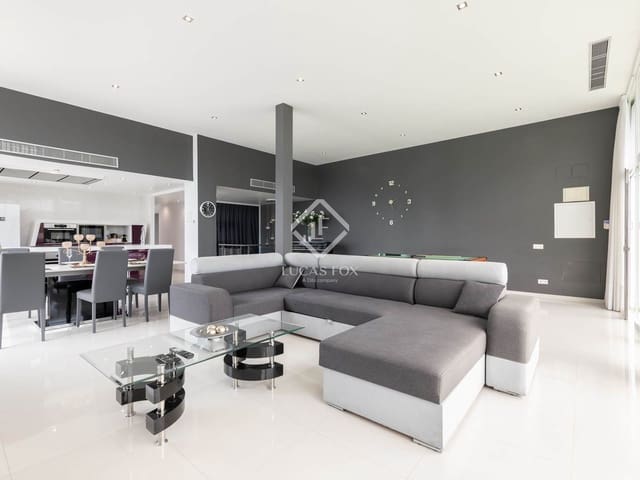 Villa/Maison de 7 chambres à louer à Castelldefels avec piscine garage - 8 950 € (Ref: 8971726)