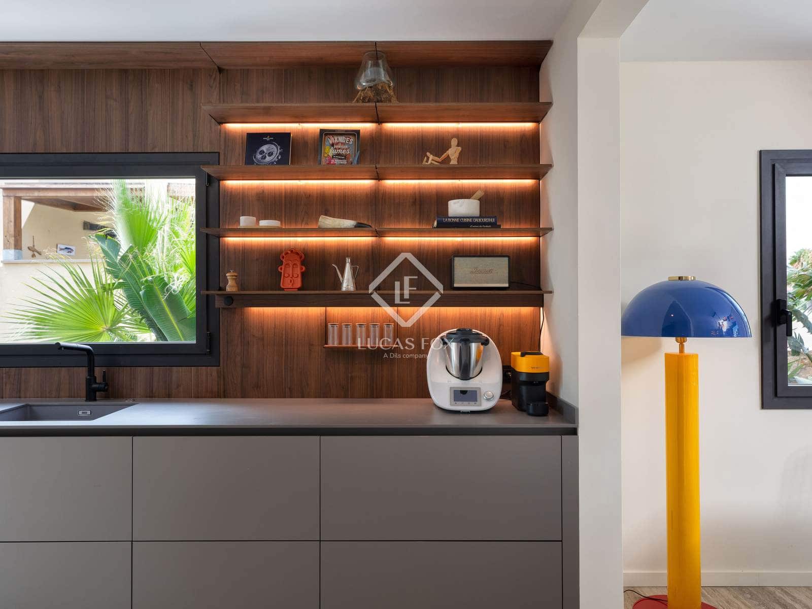 4 soveværelse Villa til salg i Empuriabrava med swimmingpool garage - € 1.450.000 (Ref: 8981411)