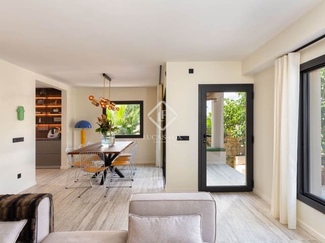 Chalet de 4 habitaciones en Empuriabrava, Castelló d'Empúries en venta con piscina garaje - 1.450.000 € (Ref: 8981411)