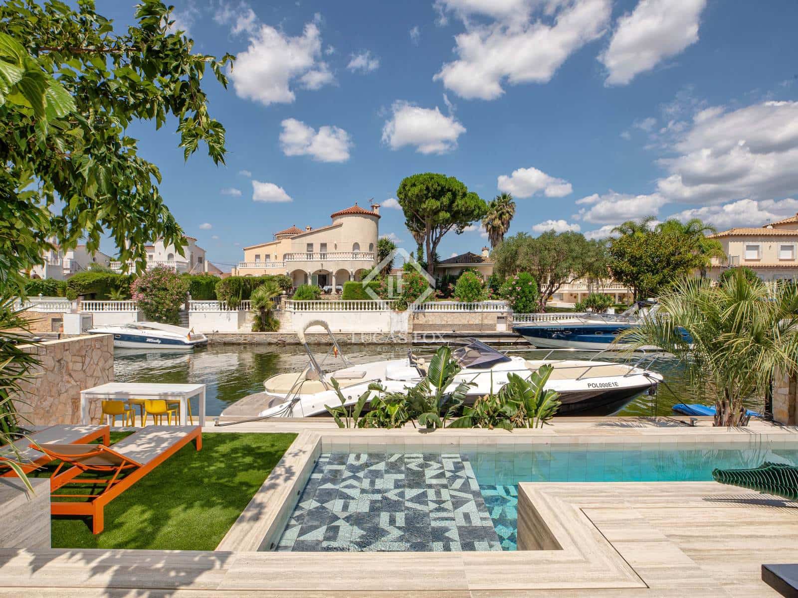 4 soveværelse Villa til salg i Empuriabrava med swimmingpool garage - € 1.450.000 (Ref: 8981411)