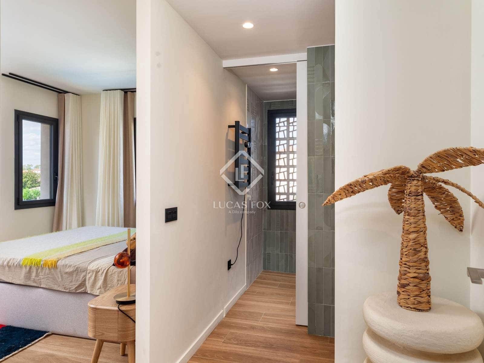 4 soveværelse Villa til salg i Empuriabrava med swimmingpool garage - € 1.450.000 (Ref: 8981411)