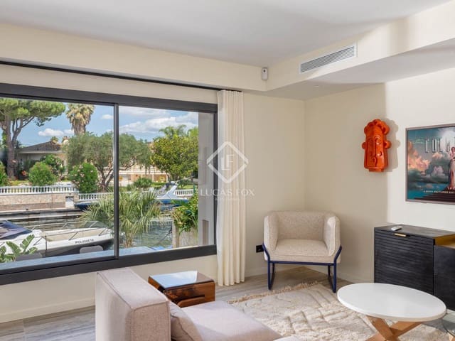 Chalet de 4 habitaciones en Empuriabrava, Castelló d'Empúries en venta con piscina garaje - 1.450.000 € (Ref: 8981411)