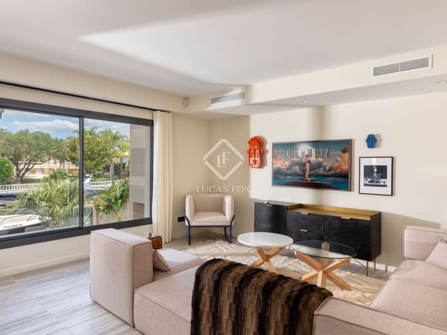 Chalet de 4 habitaciones en Empuriabrava, Castelló d'Empúries en venta con piscina garaje - 1.450.000 € (Ref: 8981411)