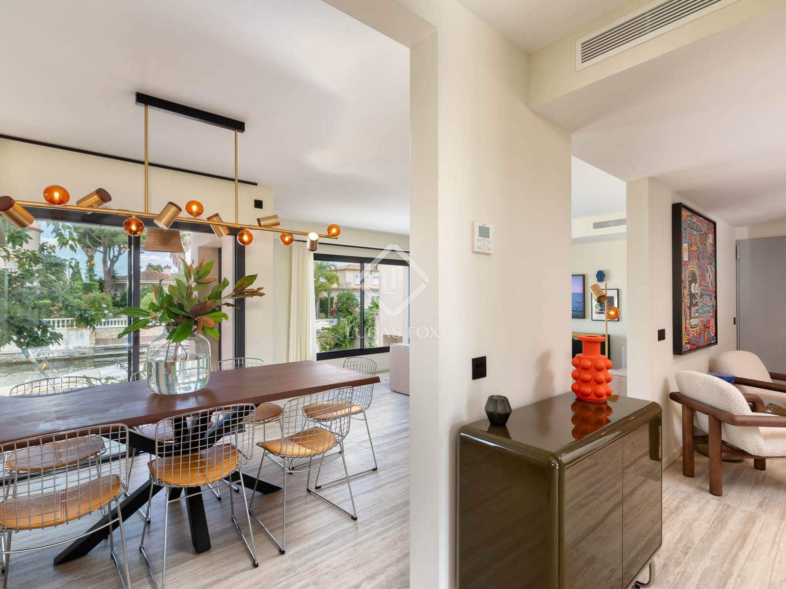 4 soveværelse Villa til salg i Empuriabrava med swimmingpool garage - € 1.450.000 (Ref: 8981411)