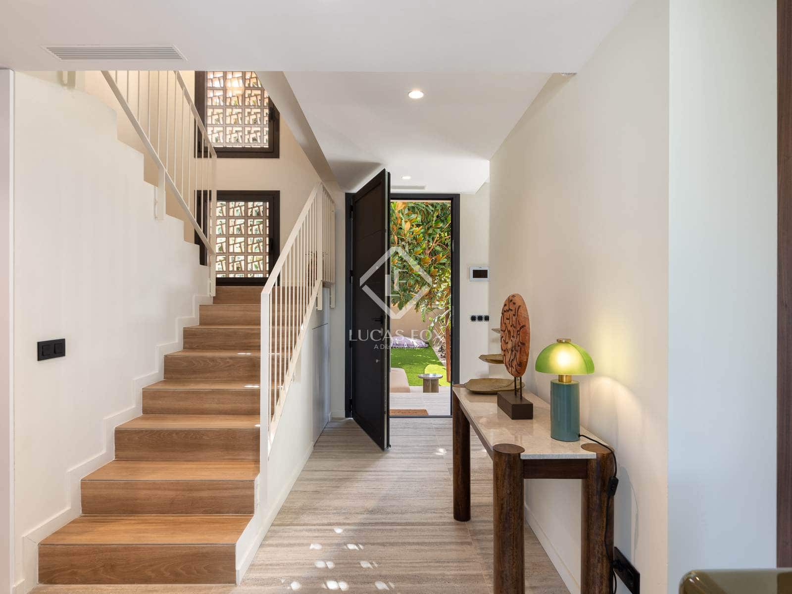 4 soveværelse Villa til salg i Empuriabrava med swimmingpool garage - € 1.450.000 (Ref: 8981411)