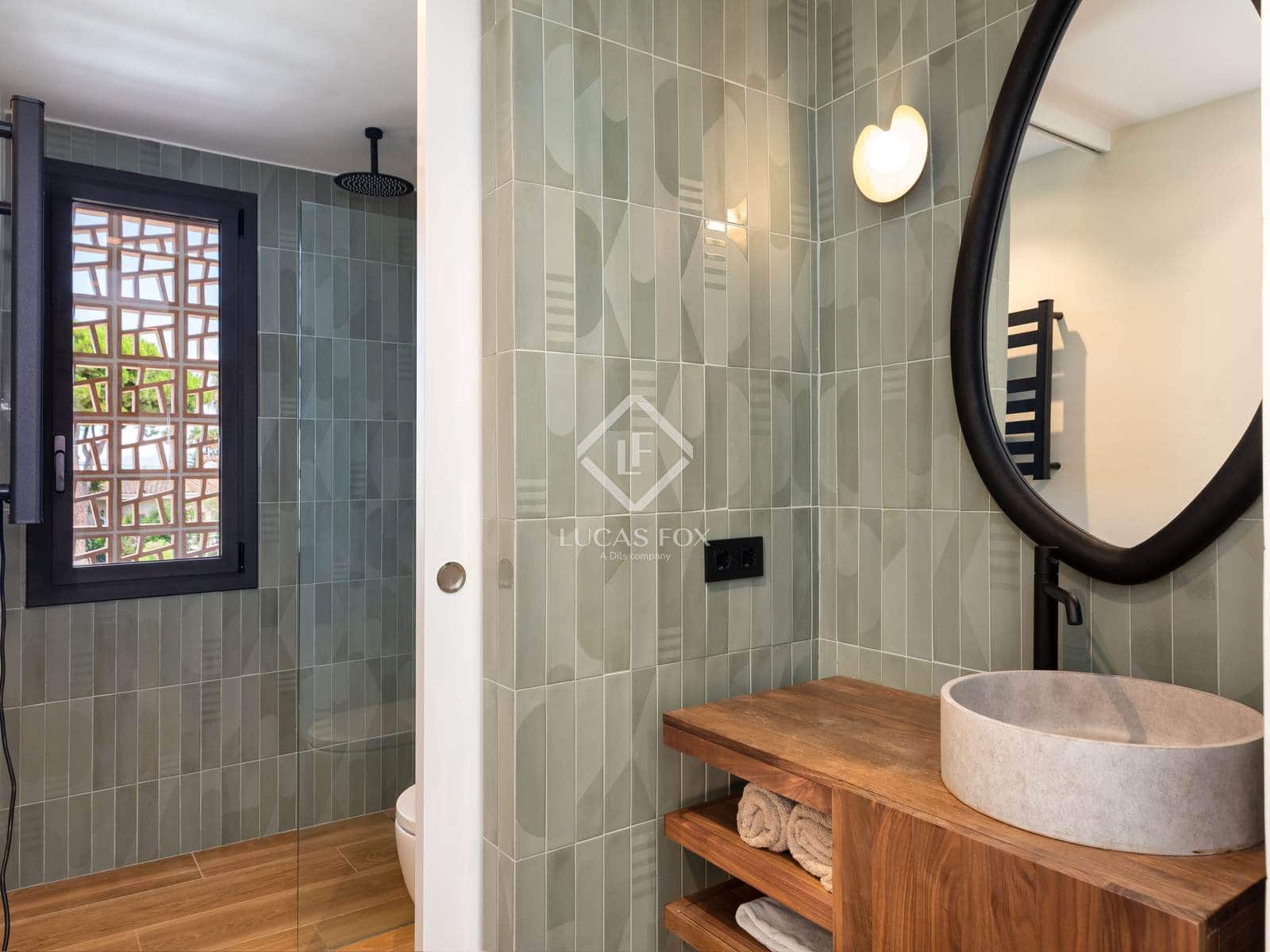 4 soveværelse Villa til salg i Empuriabrava med swimmingpool garage - € 1.450.000 (Ref: 8981411)