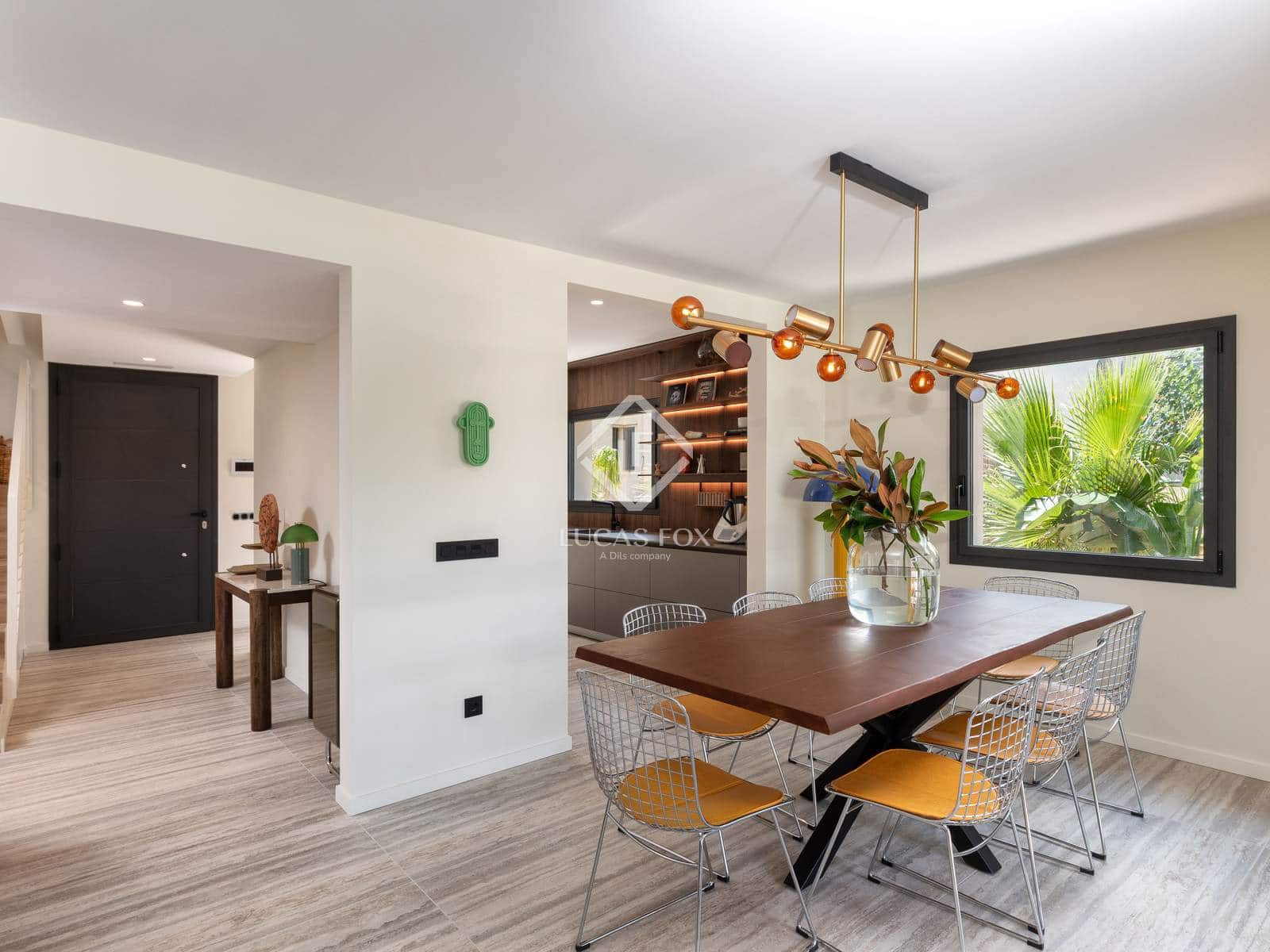 4 soveværelse Villa til salg i Empuriabrava med swimmingpool garage - € 1.450.000 (Ref: 8981411)