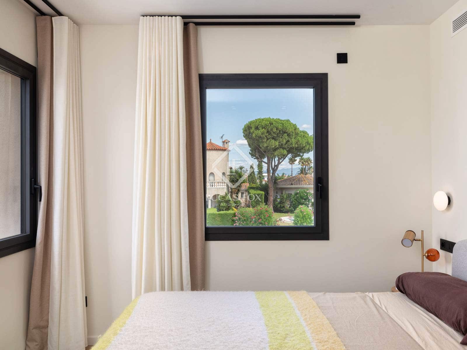 4 soveværelse Villa til salg i Empuriabrava med swimmingpool garage - € 1.450.000 (Ref: 8981411)