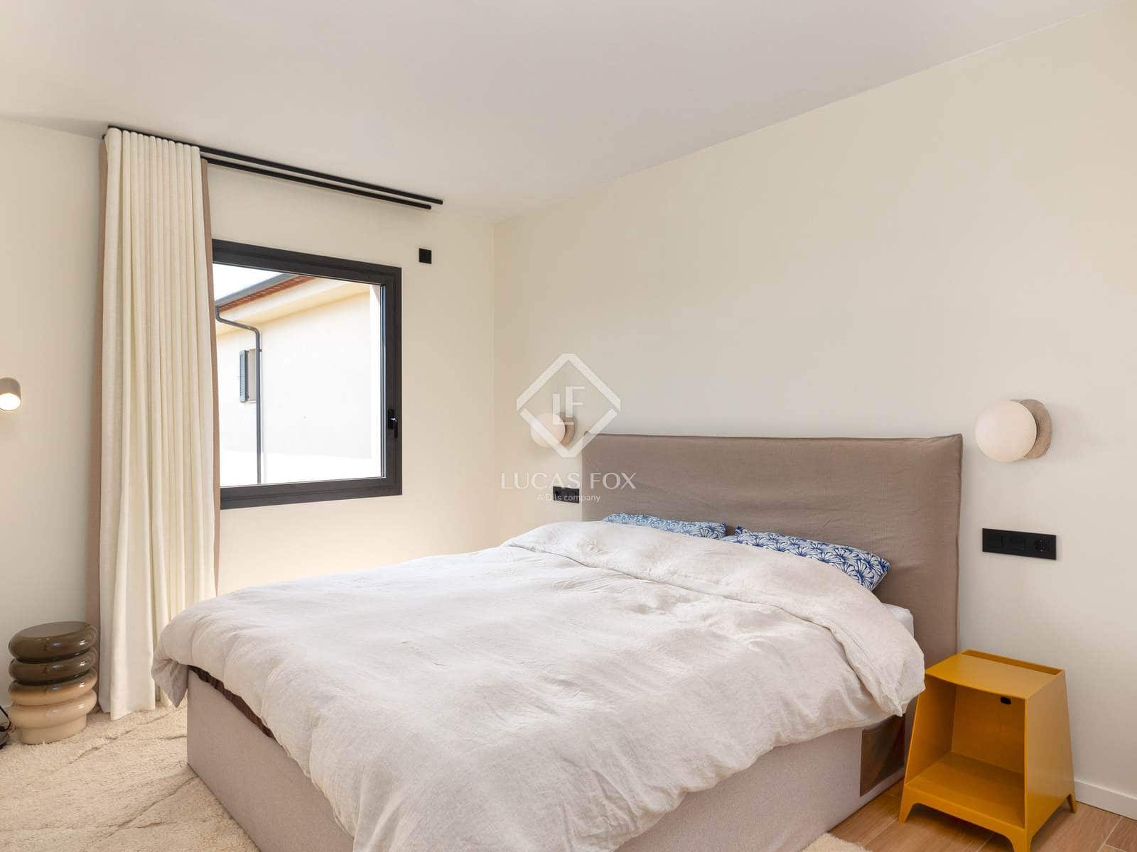 4 soveværelse Villa til salg i Empuriabrava med swimmingpool garage - € 1.450.000 (Ref: 8981411)