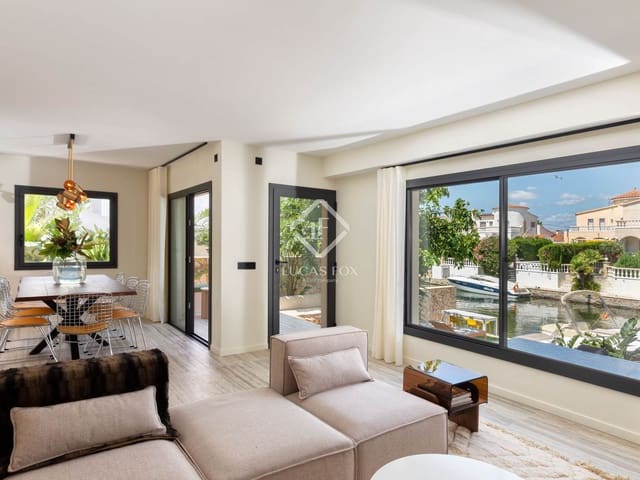 Chalet de 4 habitaciones en Empuriabrava, Castelló d'Empúries en venta con piscina garaje - 1.450.000 € (Ref: 8981411)