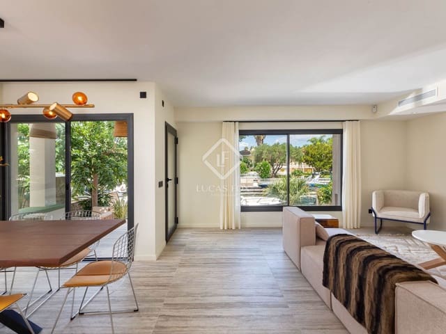 Chalet de 4 habitaciones en Empuriabrava, Castelló d'Empúries en venta con piscina garaje - 1.450.000 € (Ref: 8981411)