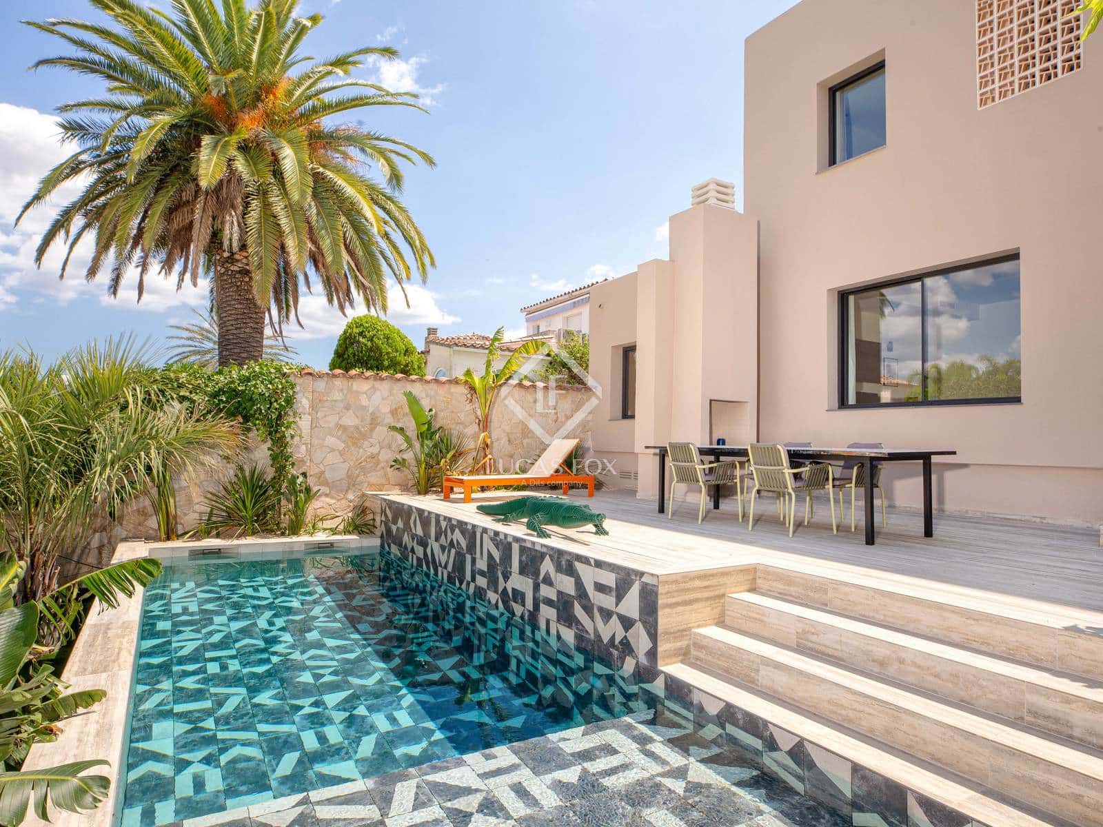 4 soveværelse Villa til salg i Empuriabrava med swimmingpool garage - € 1.450.000 (Ref: 8981411)