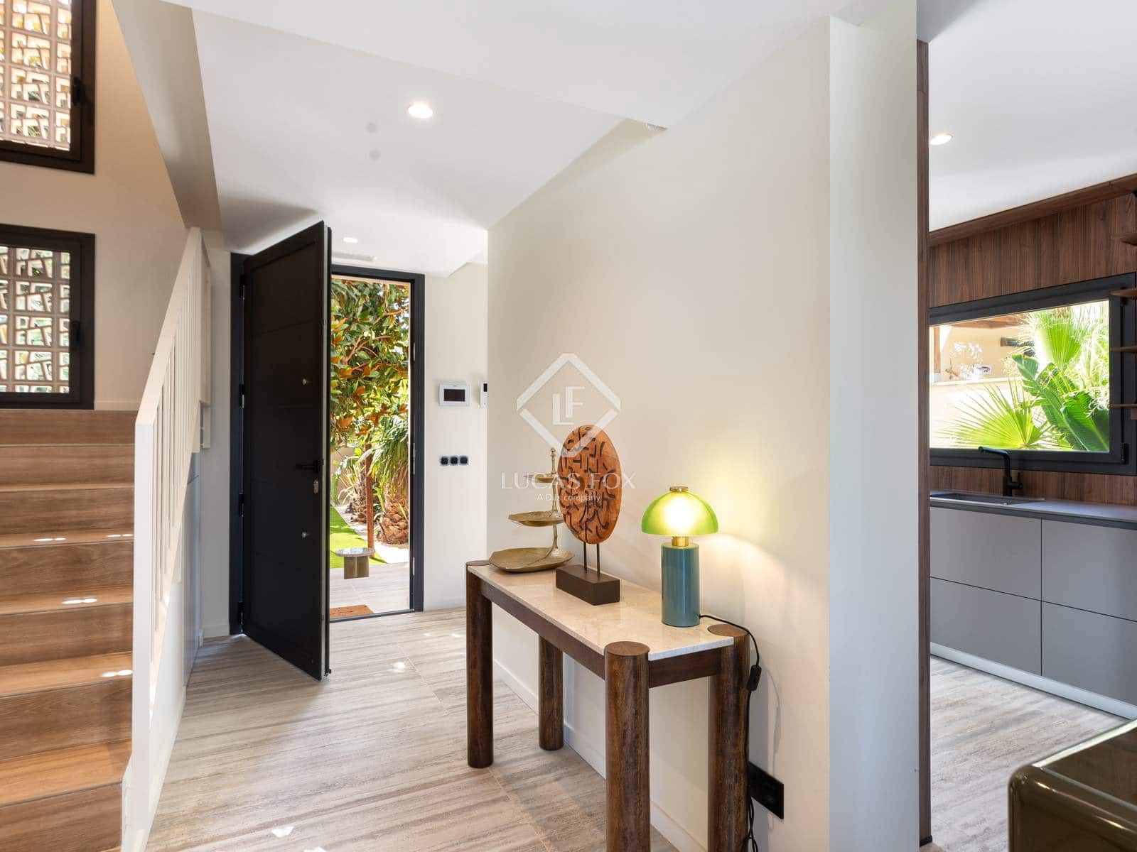 4 soveværelse Villa til salg i Empuriabrava med swimmingpool garage - € 1.450.000 (Ref: 8981411)