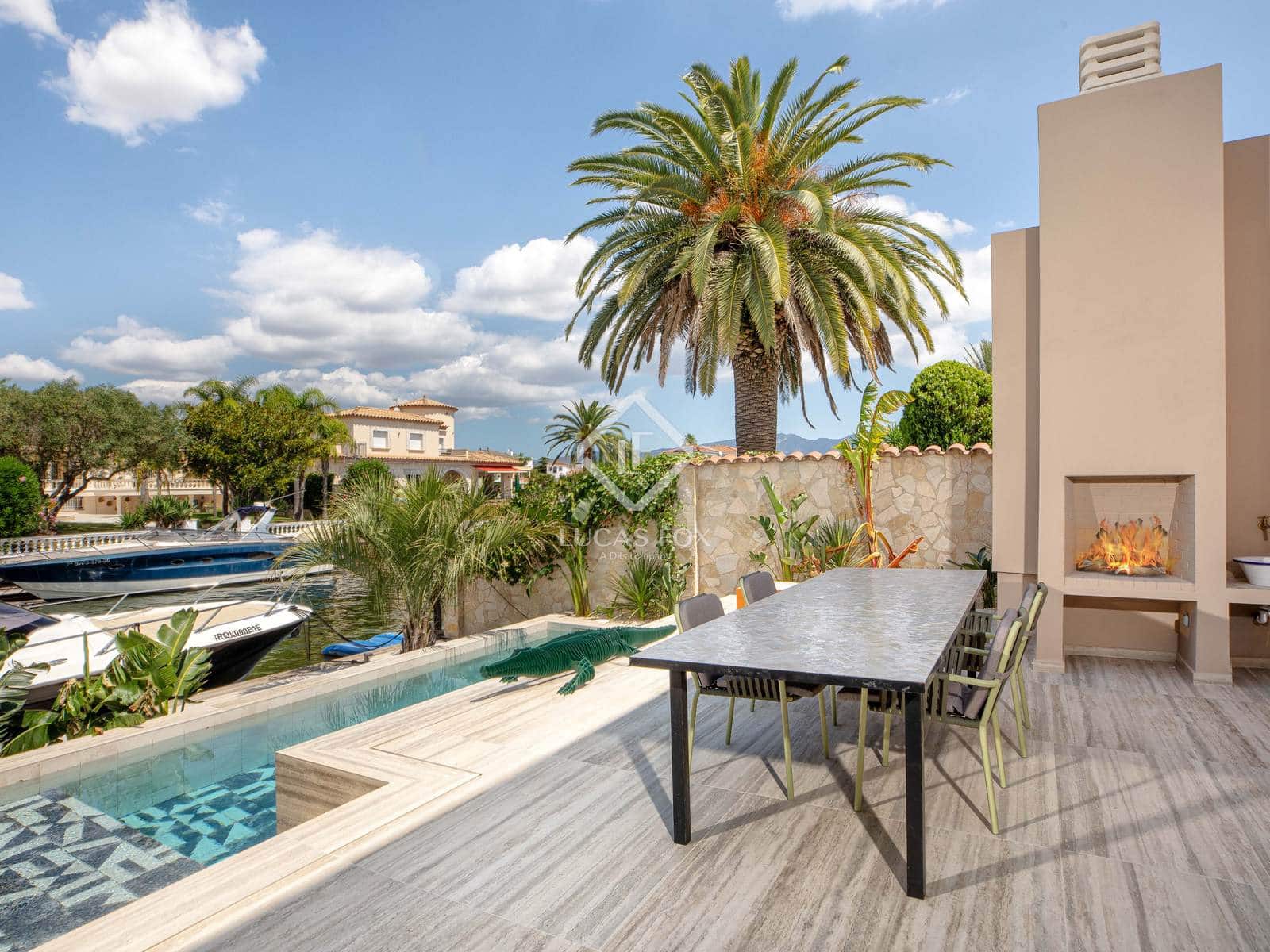 4 soveværelse Villa til salg i Empuriabrava med swimmingpool garage - € 1.450.000 (Ref: 8981411)