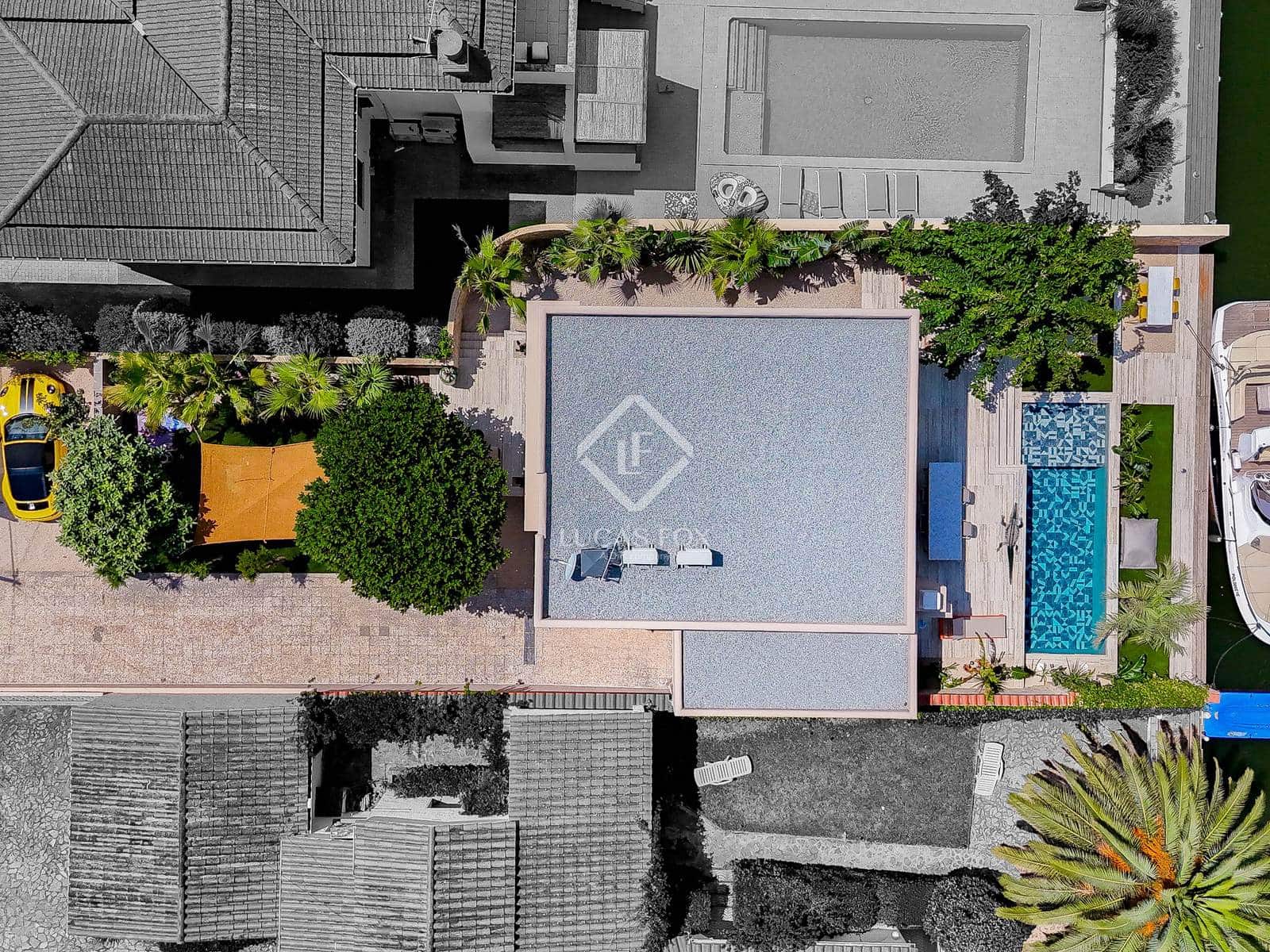 4 soveværelse Villa til salg i Empuriabrava med swimmingpool garage - € 1.450.000 (Ref: 8981411)