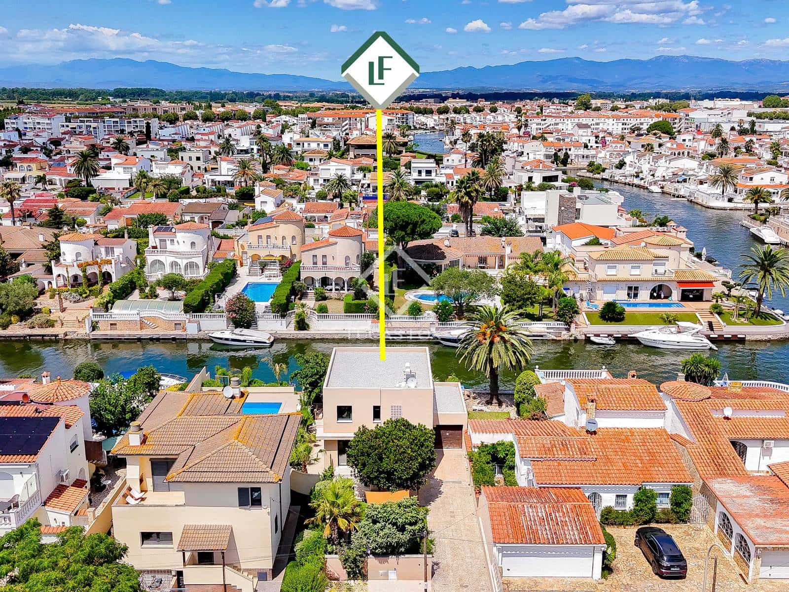 4 soveværelse Villa til salg i Empuriabrava med swimmingpool garage - € 1.450.000 (Ref: 8981411)