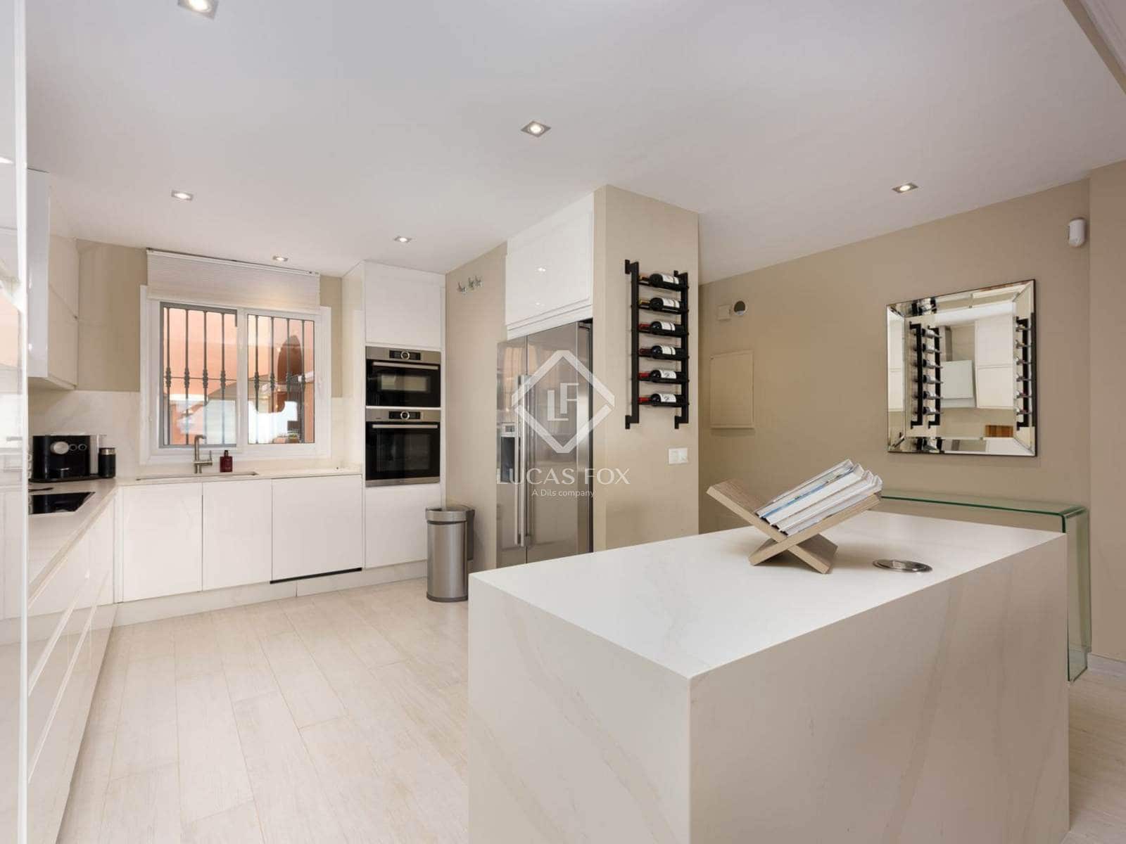 2 bedroom Apartment for sale in Benahavis with pool garage - € 740,000 (Ref: 8981413)