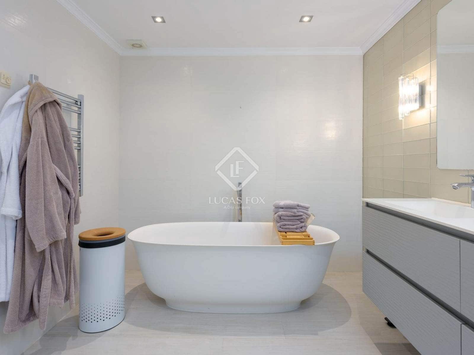 2 bedroom Apartment for sale in Benahavis with pool garage - € 740,000 (Ref: 8981413)