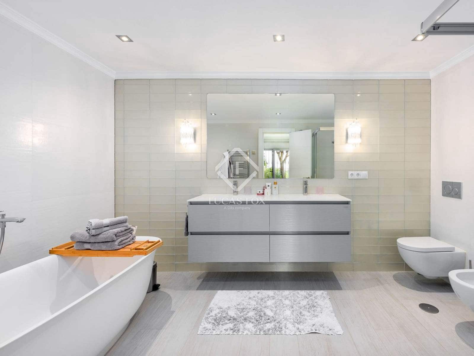 2 bedroom Apartment for sale in Benahavis with pool garage - € 740,000 (Ref: 8981413)