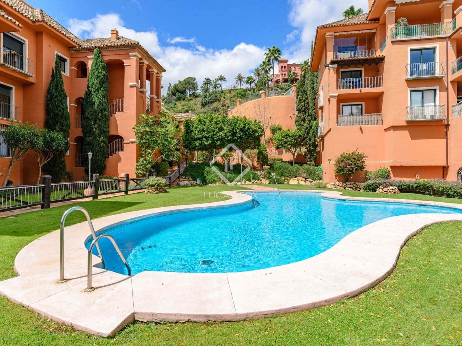 2 bedroom Apartment for sale in Benahavis with pool garage - € 740,000 (Ref: 8981413)