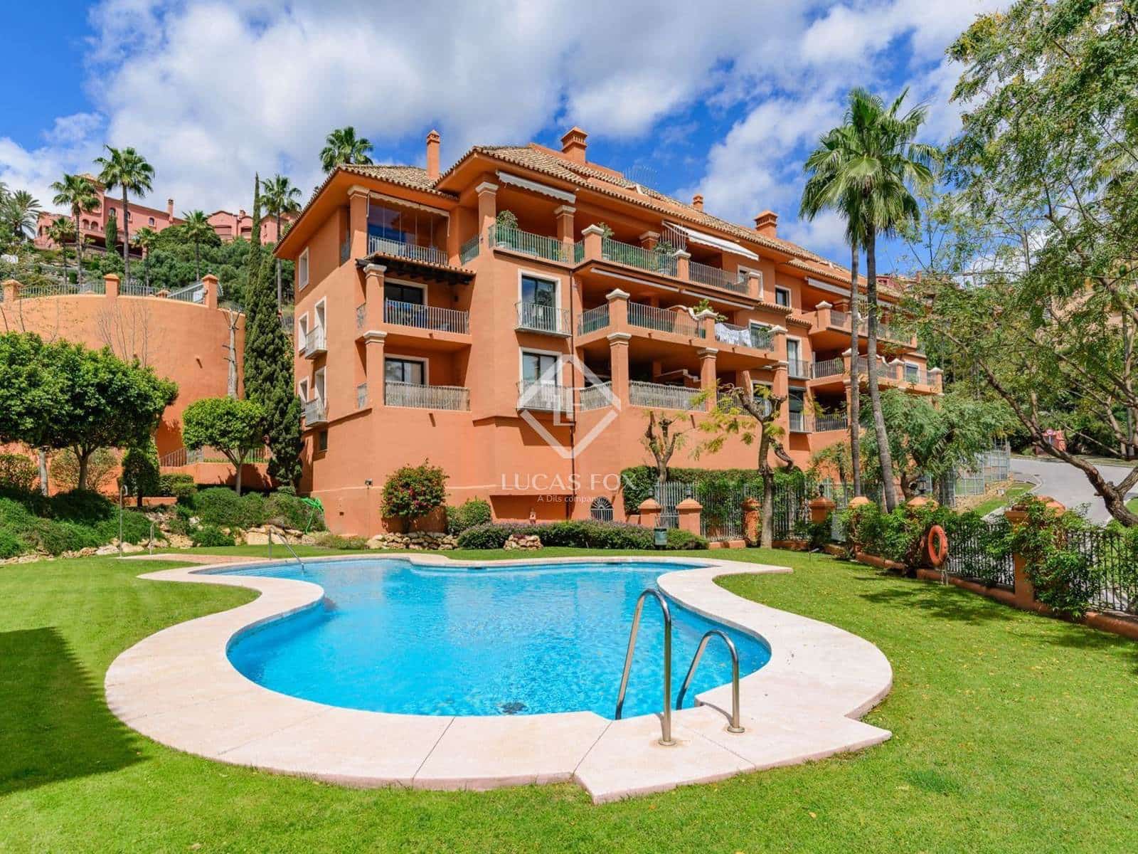 2 bedroom Apartment for sale in Benahavis with pool garage - € 740,000 (Ref: 8981413)