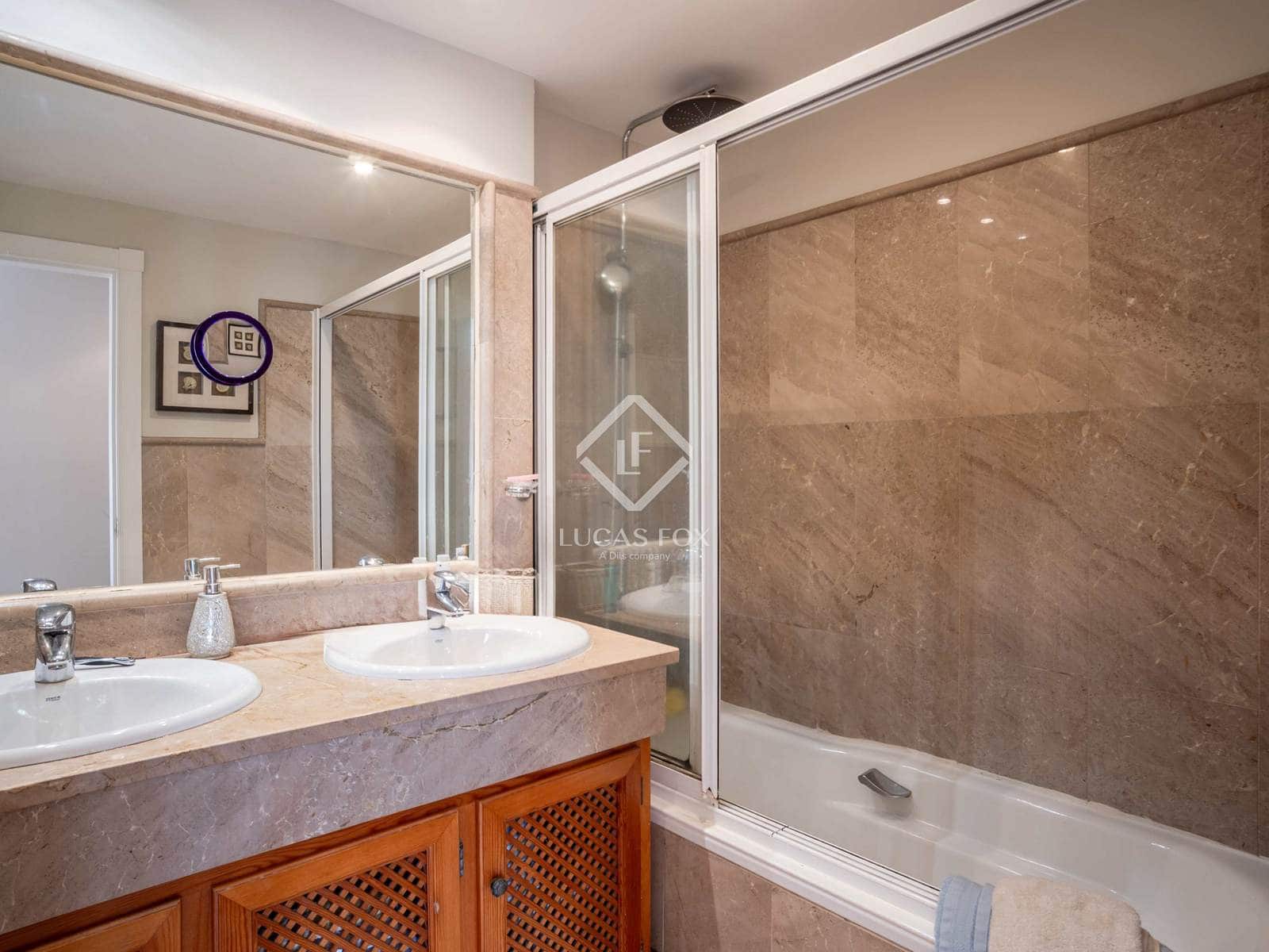 Apartamento de 3 habitaciones en Nueva Andalucia en venta con piscina - 995.000 € (Ref: 8981416)