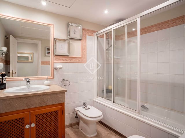 Apartamento de 3 habitaciones en Nueva Andalucia, Marbella en venta con piscina - 995.000 € (Ref: 8981416)