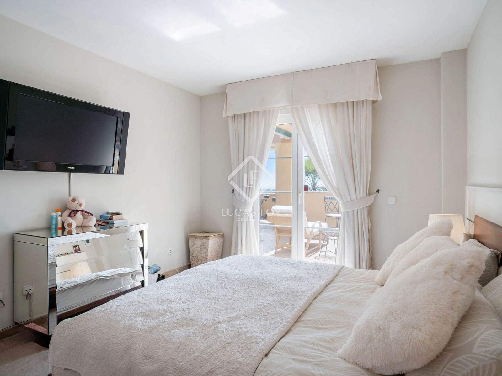 Apartamento de 3 habitaciones en Nueva Andalucia en venta con piscina - 995.000 € (Ref: 8981416)