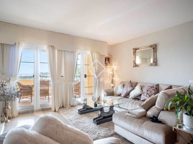 Apartamento de 3 habitaciones en Nueva Andalucia, Marbella en venta con piscina - 995.000 € (Ref: 8981416)