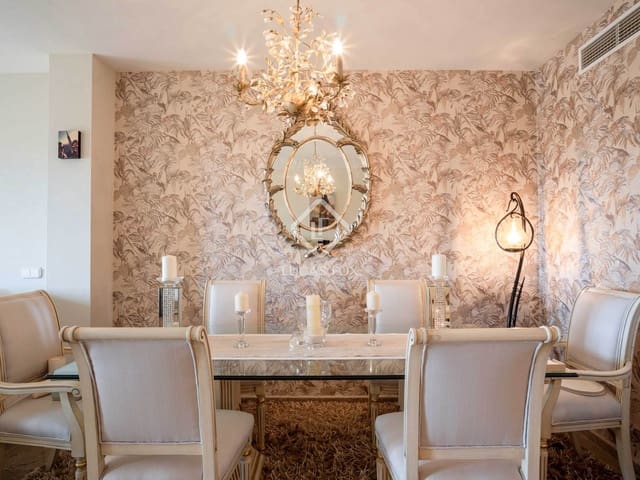 Apartamento de 3 habitaciones en Nueva Andalucia, Marbella en venta con piscina - 995.000 € (Ref: 8981416)