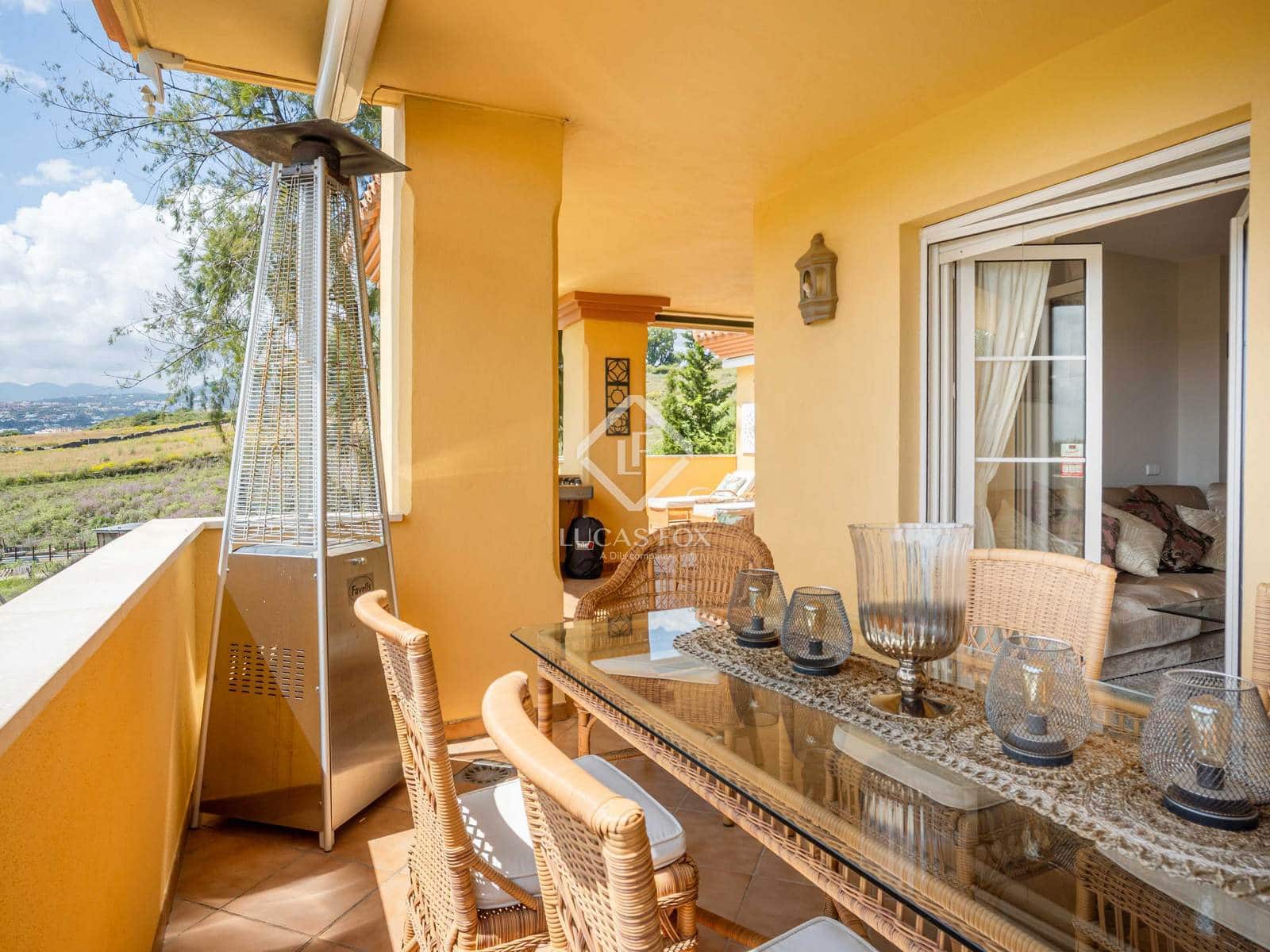 Apartamento de 3 habitaciones en Nueva Andalucia en venta con piscina - 995.000 € (Ref: 8981416)