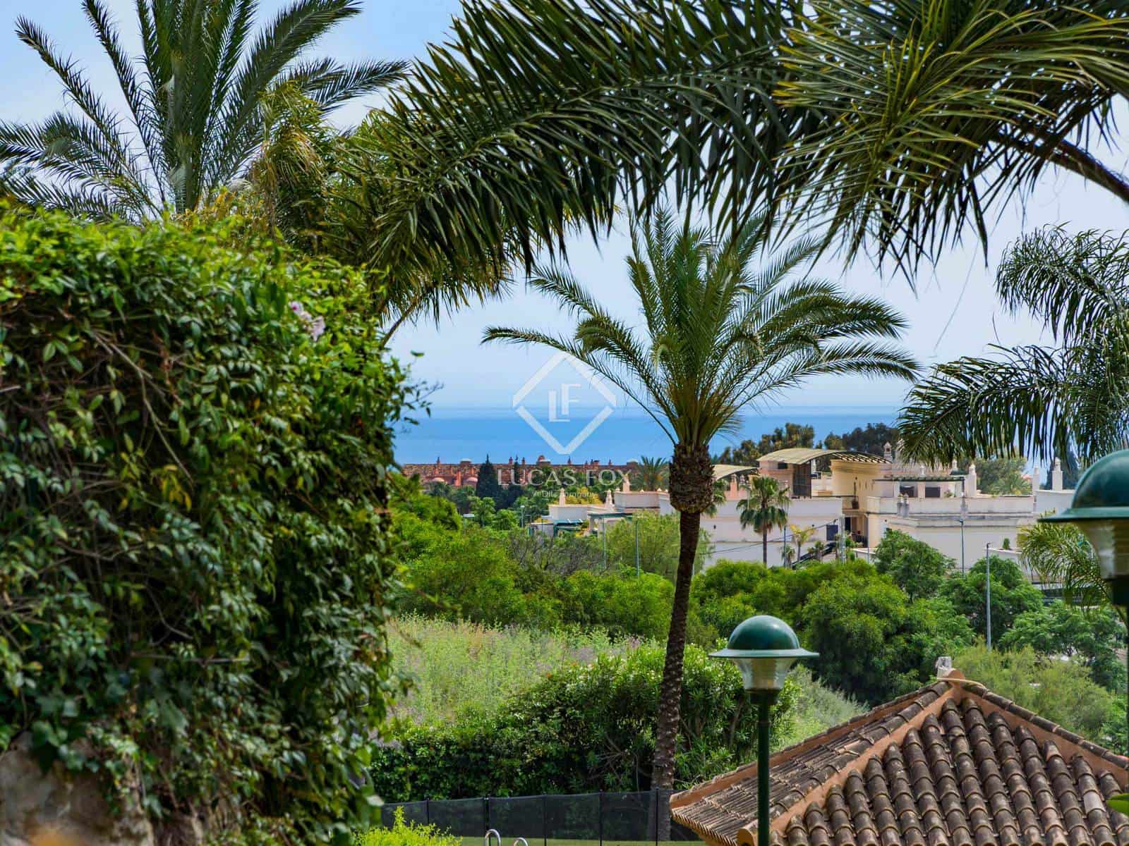 Apartamento de 3 habitaciones en Nueva Andalucia en venta con piscina - 995.000 € (Ref: 8981416)