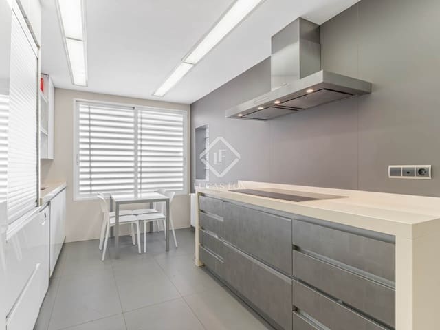 5 slaapkamer Villa te koop in Alicante stad met zwembad garage - € 774.800 (Ref: 8981789)