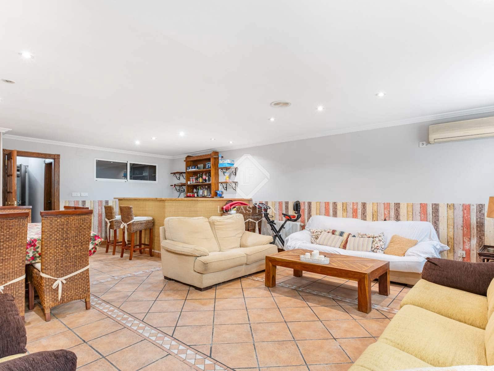 5 slaapkamer Villa te koop in Alicante stad met zwembad garage - € 774.800 (Ref: 8981789)