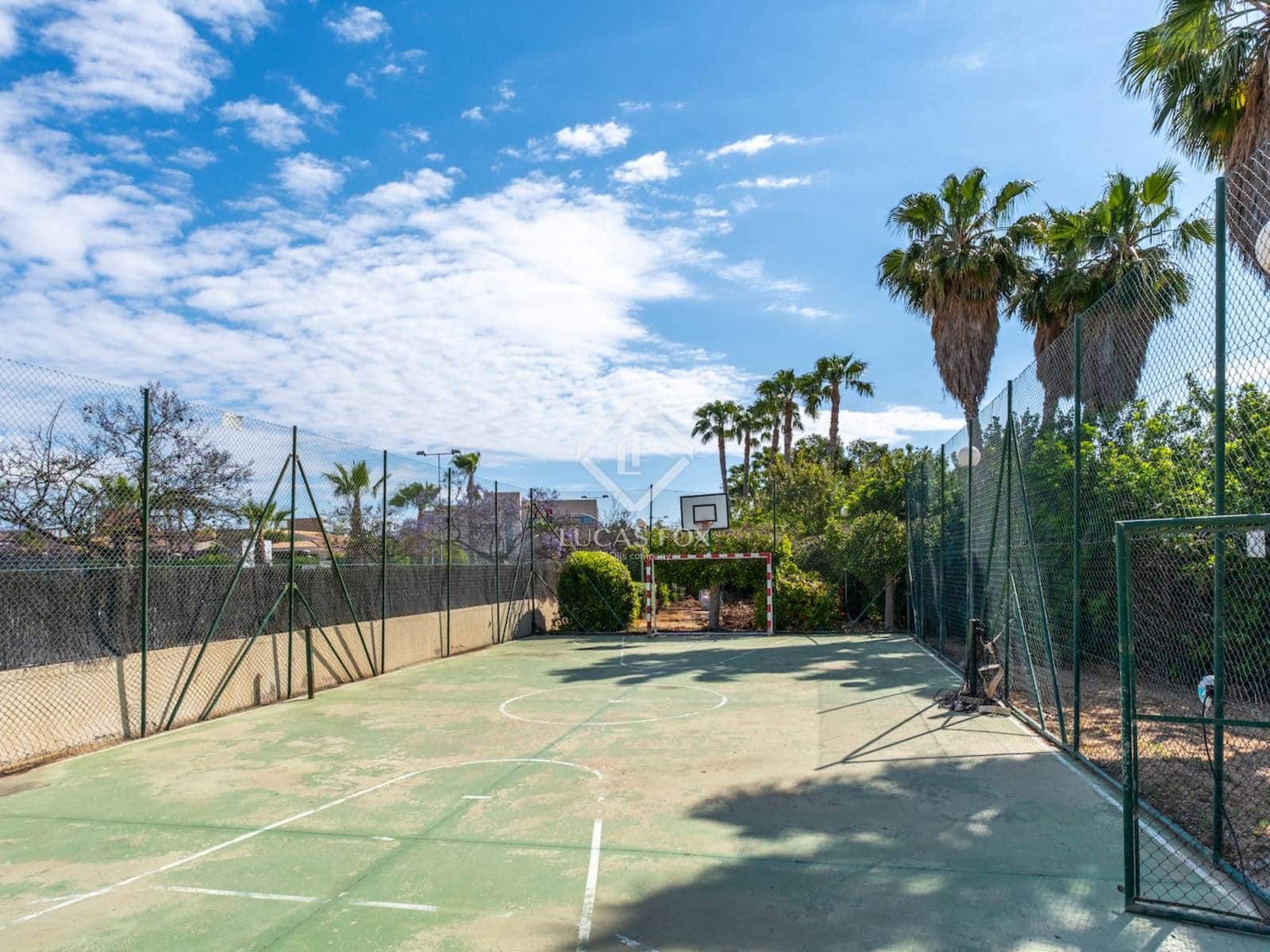 5 slaapkamer Villa te koop in Alicante stad met zwembad garage - € 774.800 (Ref: 8981789)