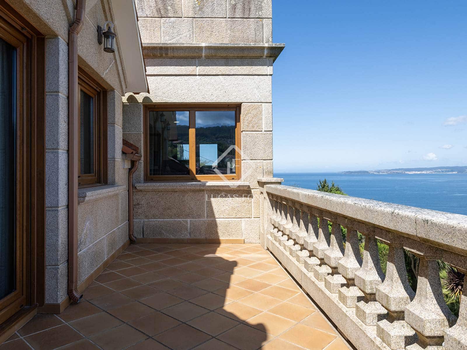 6 bedroom Villa for sale in Bueu with pool garage - € 1,500,000 (Ref: 8981793)