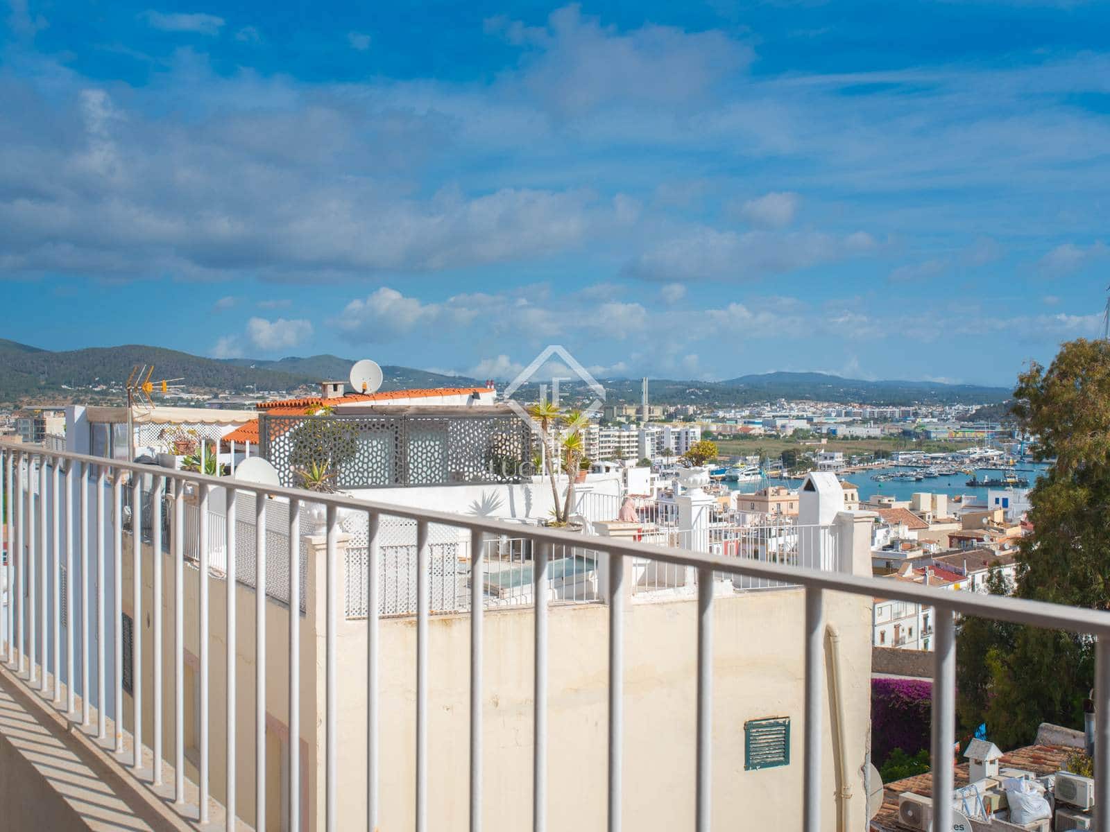 1 bedroom Villa for sale in Ibiza / Eivissa town - € 1,215,000 (Ref: 8982791)