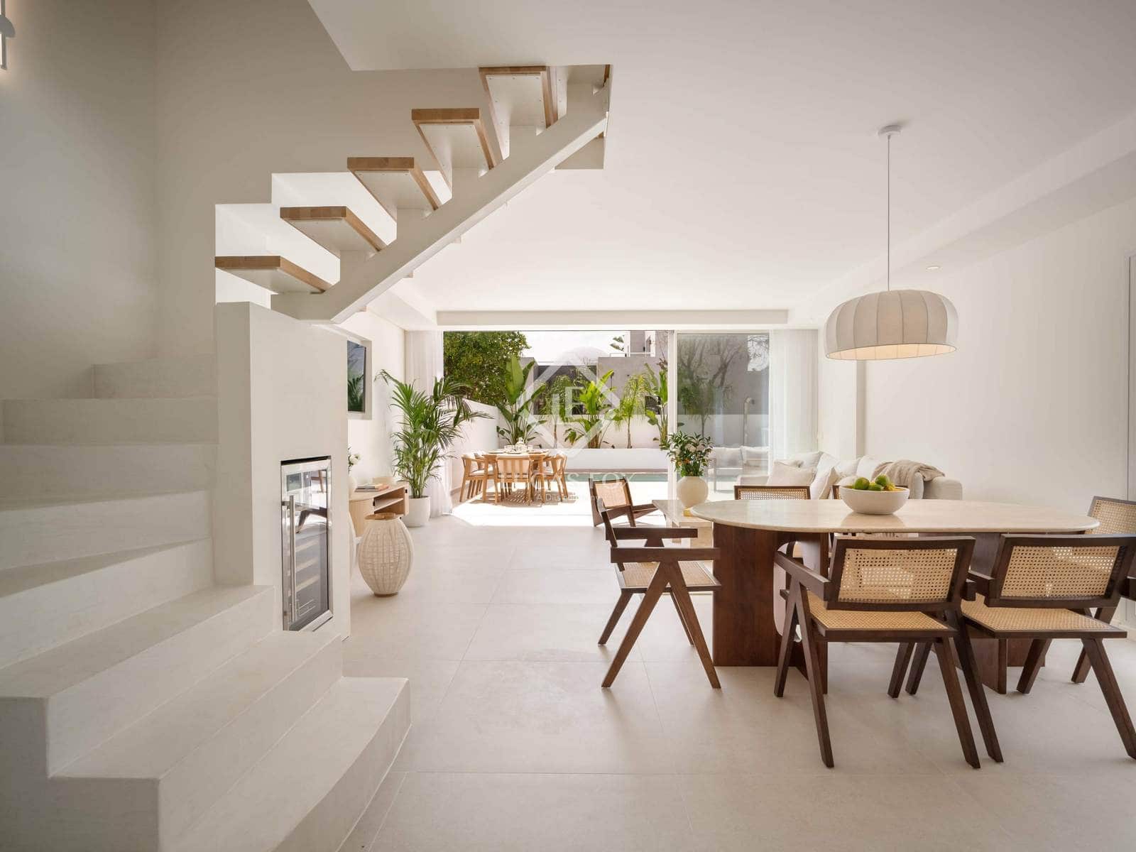 3 slaapkamer Villa te koop in Nueva Andalucia met zwembad garage - € 1.195.000 (Ref: 8983321)