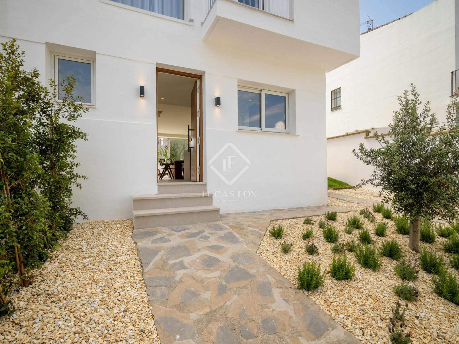 3 slaapkamer Villa te koop in Nueva Andalucia met zwembad garage - € 1.195.000 (Ref: 8983321)