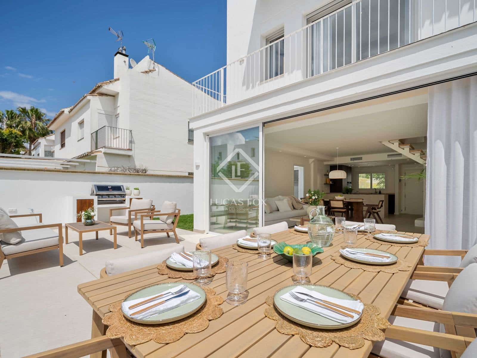 3 slaapkamer Villa te koop in Nueva Andalucia met zwembad garage - € 1.195.000 (Ref: 8983321)