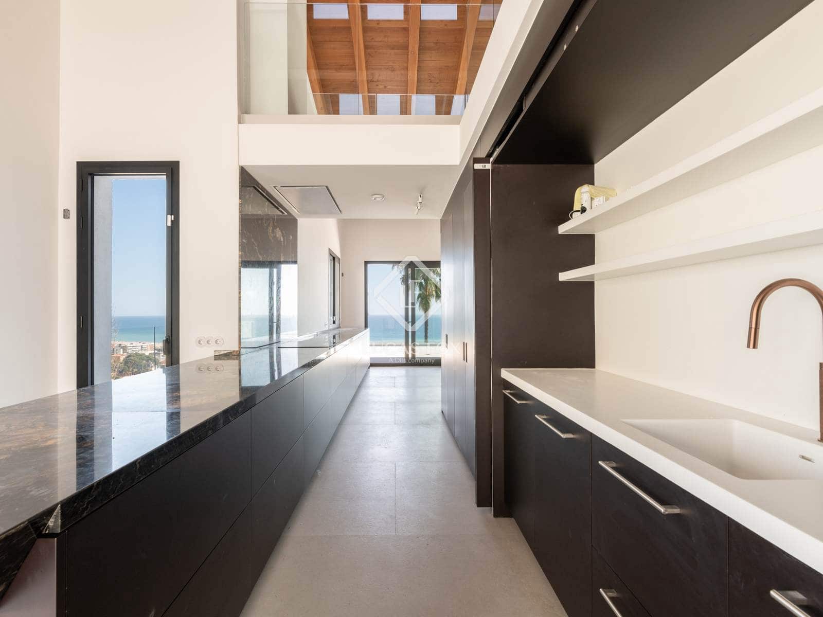 7 bedroom Villa for rent in Castelldefels with pool garage - € 30,000 (Ref: 8983668)