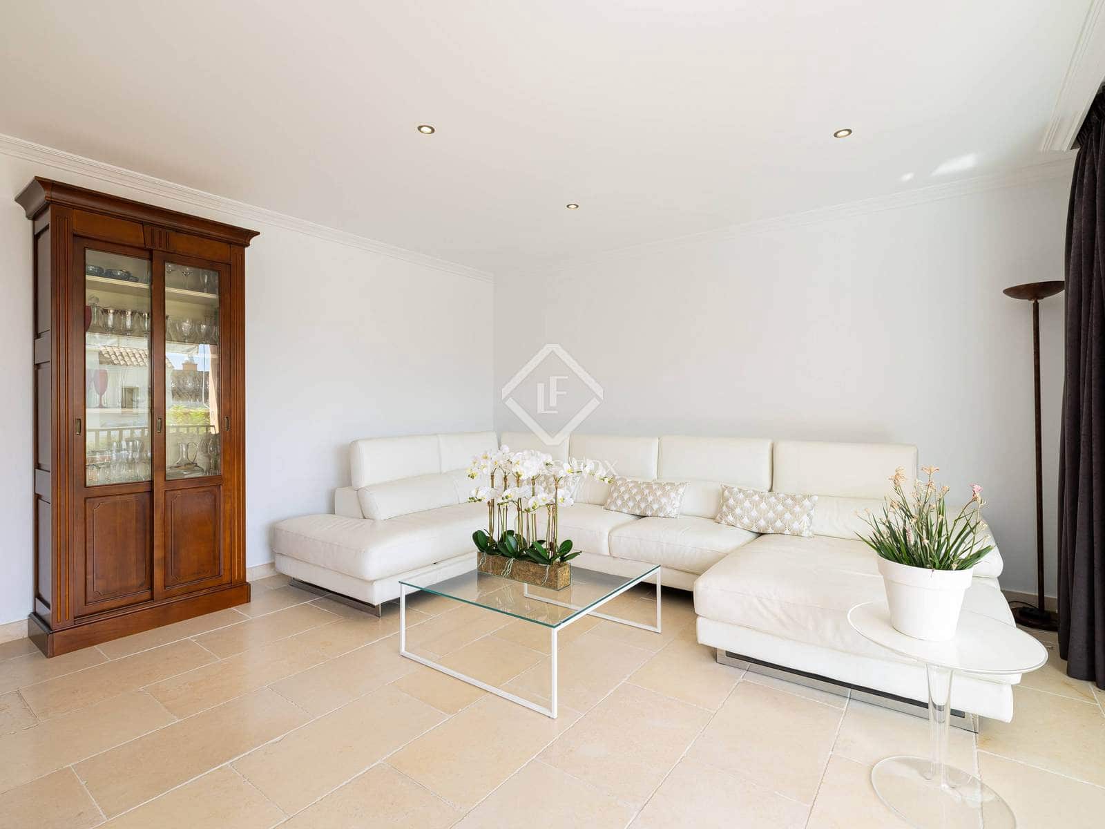 4 Zimmer Villa zu verkaufen in Nueva Andalucia mit Pool Garage - 890.000 € (Ref: 8987193)