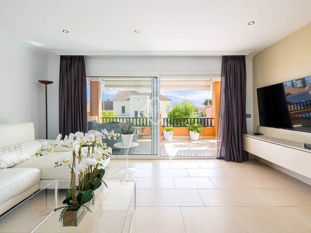 4 Zimmer Villa zu verkaufen in Nueva Andalucia, Marbella mit Pool Garage - 890.000 € (Ref: 8987193)